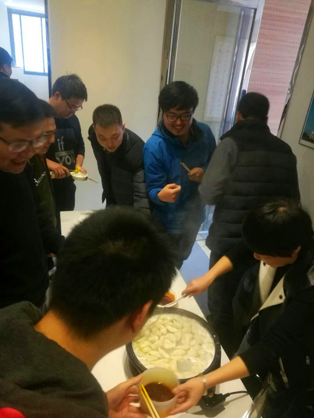 吃饺子.jpg